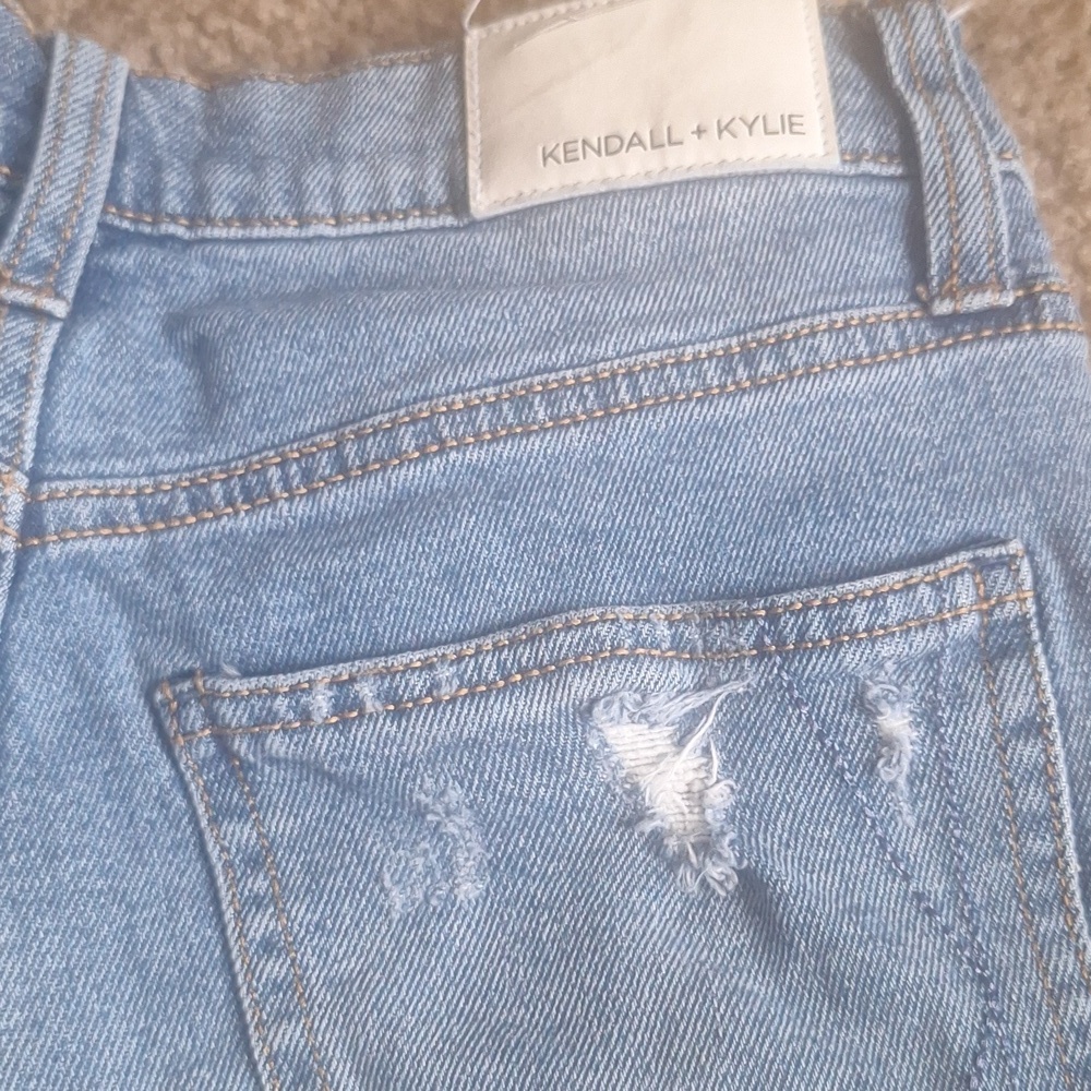 Kendall+Kylie The Icon Short, Size 24 (XS) - Picture 7 of 9
